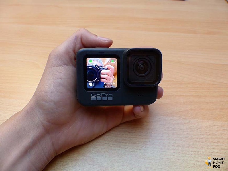 Man sieht das Selfie-Display auf der Vorderseite der GoPro Hero 9.